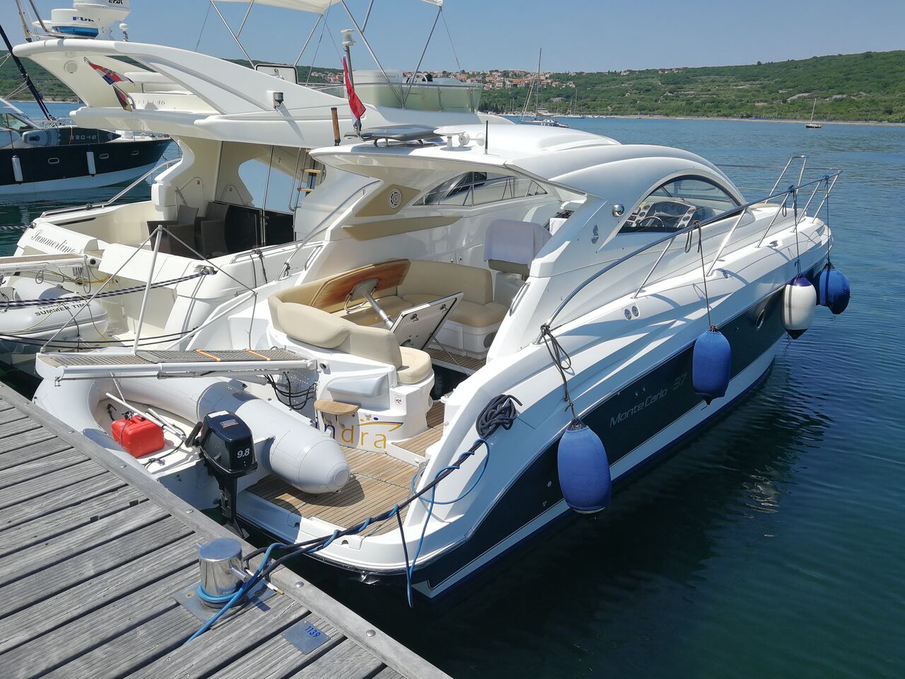 Bénéteau Monte Carlo 37 HT (powerboat) for sale