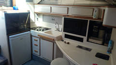 Sea Ray 400 Express Cruiser - picture 10