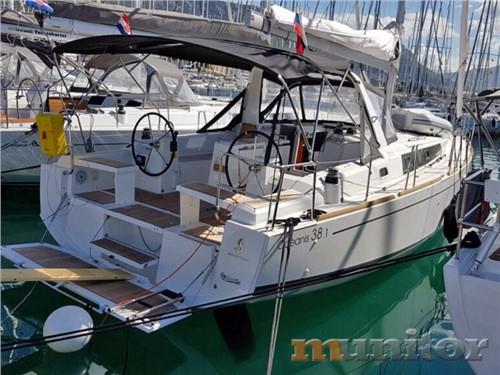 Bénéteau Océanis 38.1 (sailboat) for sale