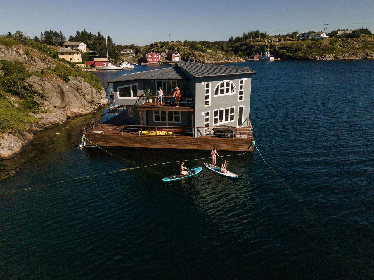Grey Floating House Houseboat - fotka 2