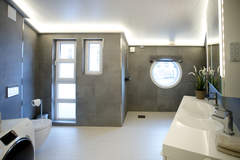Grey Floating House Houseboat - picture 10