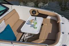 Sea Ray SDX 250 Outboard - picture 3