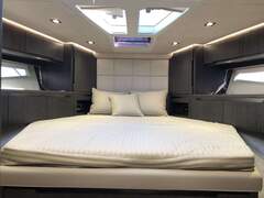 Galeon 470 Skydeck - picture 9