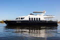 Steel Yacht Pearl of the Dnieper - imagem 1