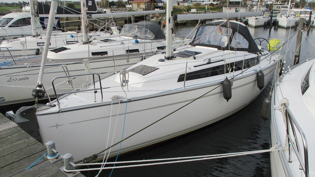 Bavaria Cruiser 34 (sailboat) for sale