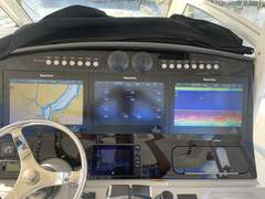 Boston Whaler 420 Outrage - picture 9