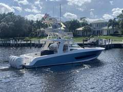 Boston Whaler 420 Outrage - picture 2