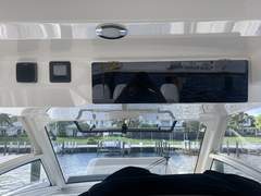 Boston Whaler 420 Outrage - picture 10