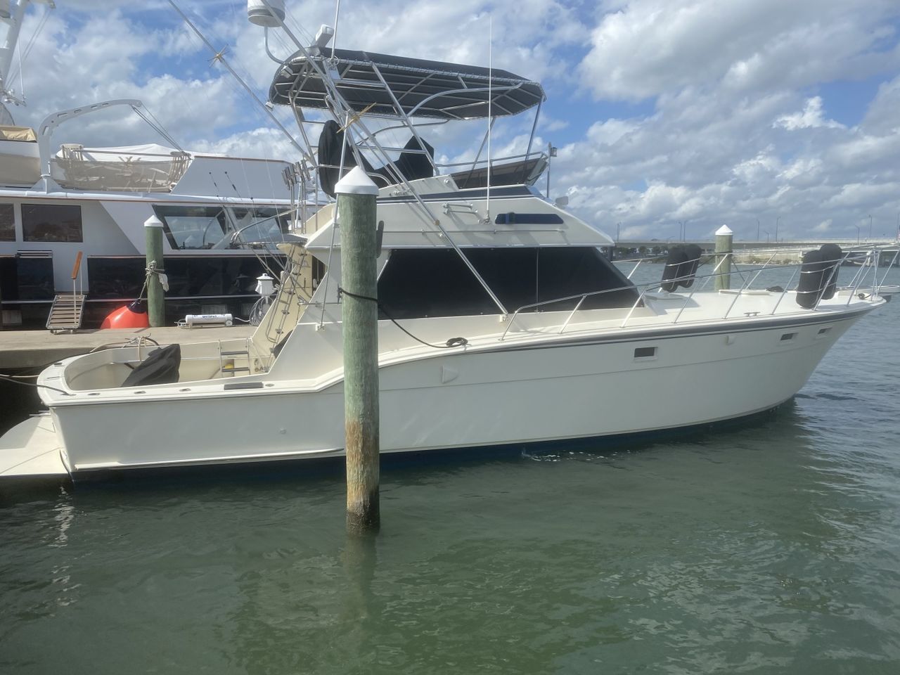 Hatteras Sport Fish Convertible - picture 2