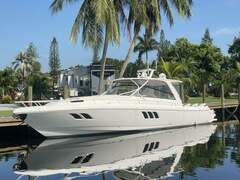 Intrepid 475 Sport Yacht - picture 1