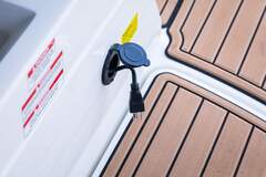Sea Ray SPX 230 Outboard - picture 3