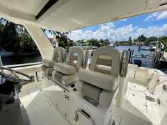 Boston Whaler 420 Outrage - picture 7