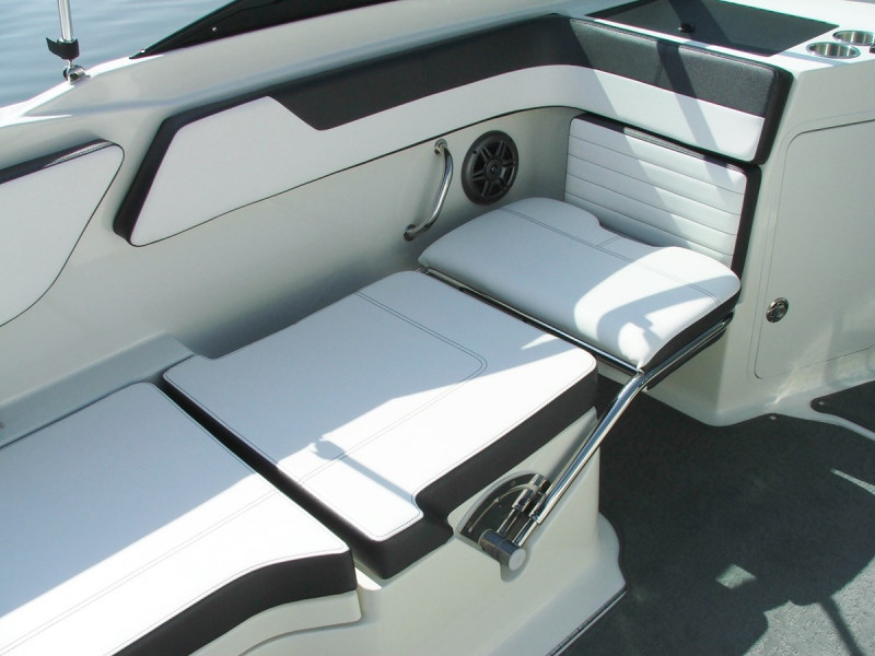 Sea Ray 210 SPXE Bowrider - picture 3