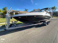 Sea Ray 240 Sundeck - picture 2