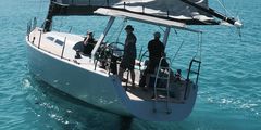 Cat-Rigged Sailing Yacht - picture 2