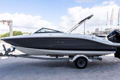 Sea Ray SPX 210 Outboard - picture 6