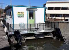 50-Foot Houseboat - picture 3