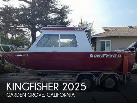 Kingfisher 2025 Escape HT Pilot House