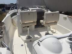 Quicksilver 720 Commander Boat Renowned for its - picture 5