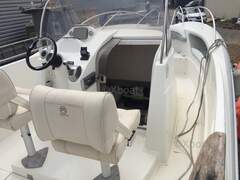 Quicksilver 720 Commander Boat Renowned for its - imagem 7