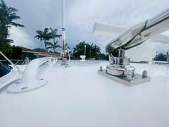 Intrepid 390 Sport Yacht - фото 9