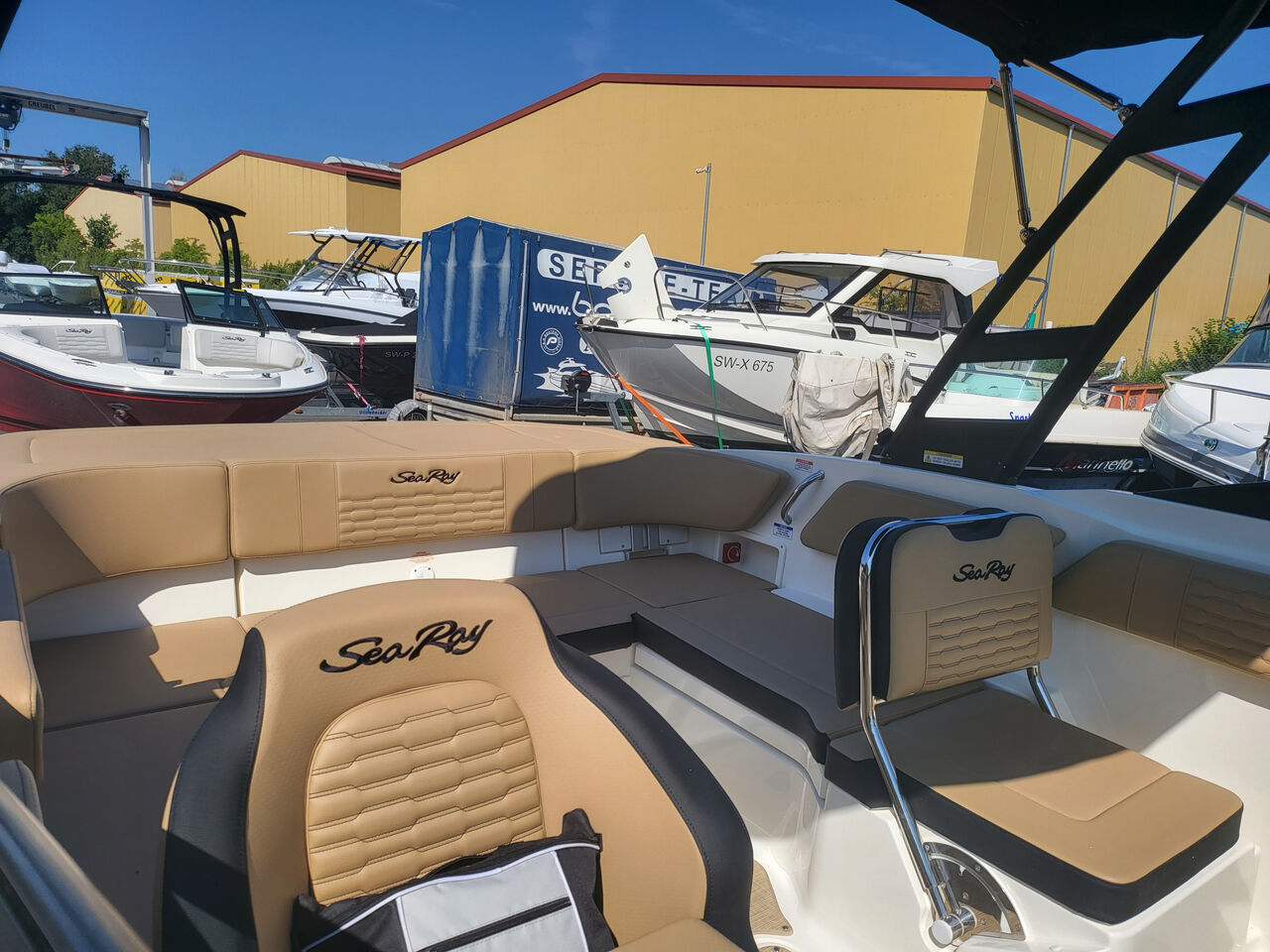Sea Ray 210 SPXE - picture 3