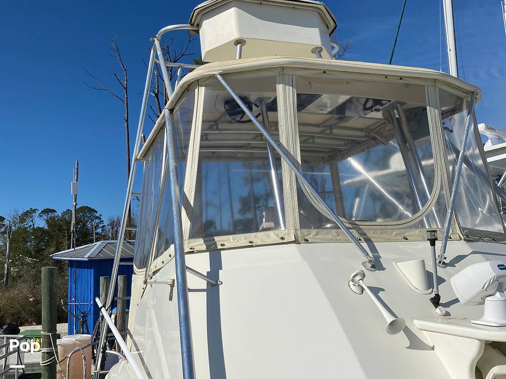 Hatteras 36 Convertible - picture 2