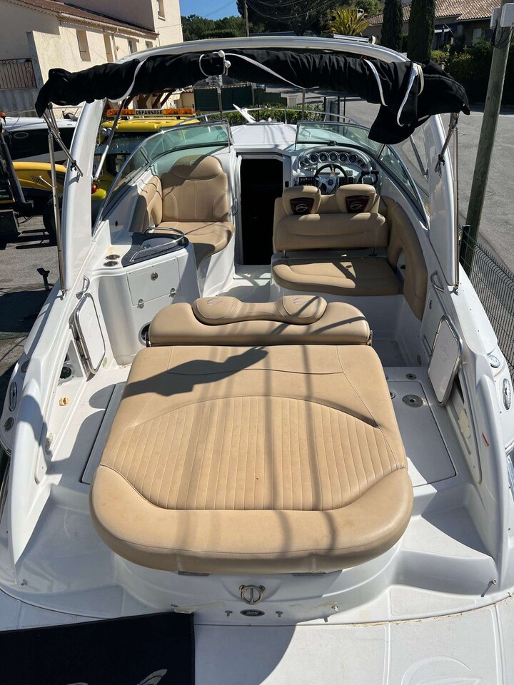 Crownline 325 SCR - picture 2