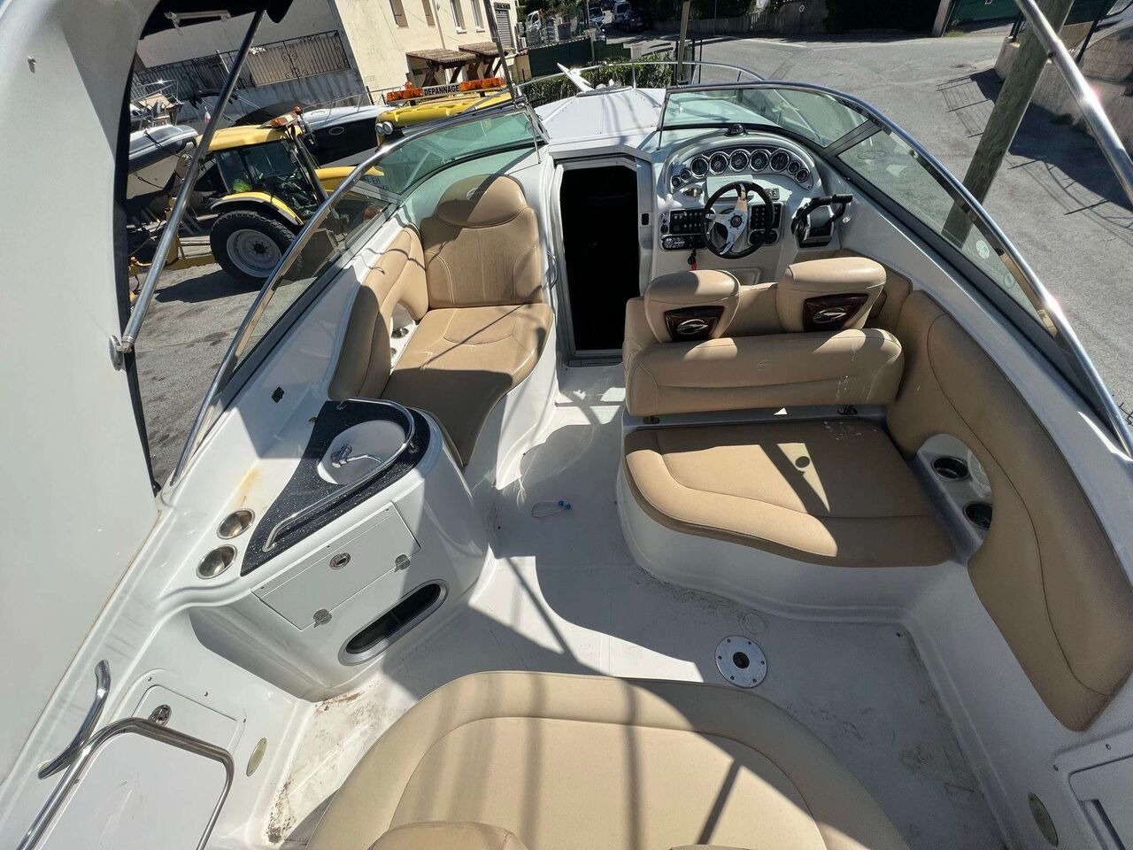 Crownline 325 SCR - picture 3