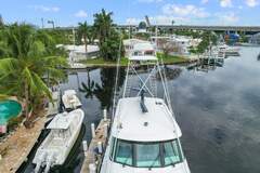 Hatteras 82 Convertible - picture 10