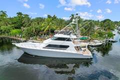 Hatteras 82 Convertible - picture 3