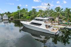 Hatteras 82 Convertible - picture 4