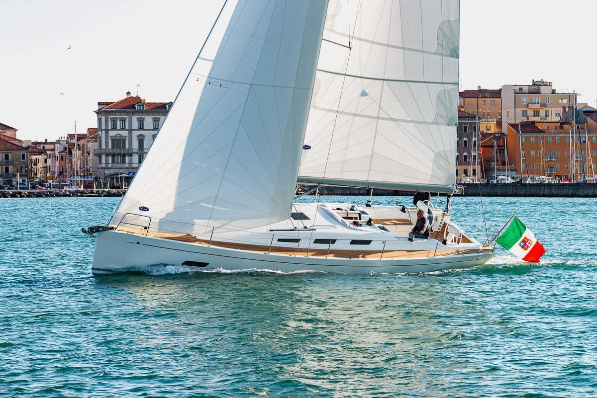 Italia Yachts 12.98 (sailboat) for sale