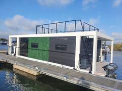 Modern 12 Houseboat - picture 2