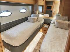 Pershing 74 - picture 10