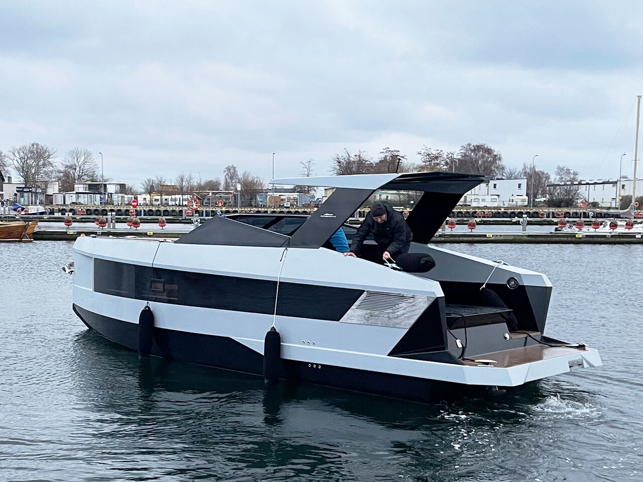 Futuro RX30 Neuboot 2024 ab Lager lieferbar - resim 3
