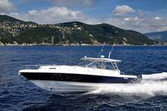Intrepid 475 Sport Yacht - picture 1