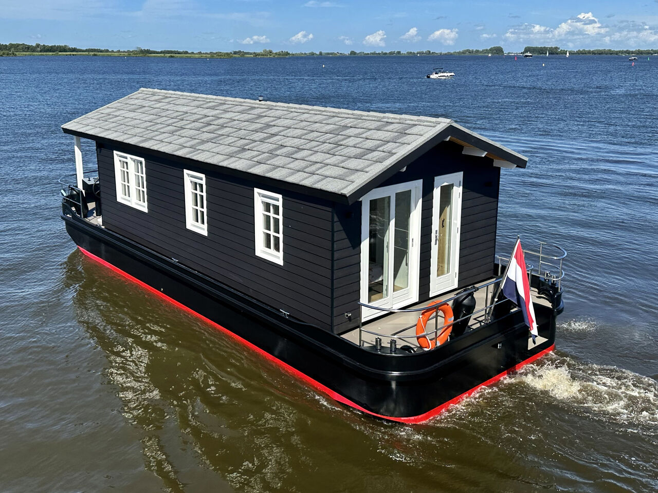 Homeship Vaarchalet 1250D Luxe Houseboat - resim 2