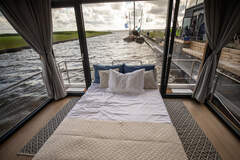 Twin Vee Butterfly Houseboat - image 7
