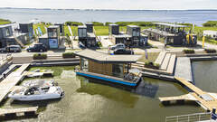 Twin Vee Butterfly Houseboat - image 5