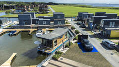Twin Vee Butterfly Houseboat - picture 4
