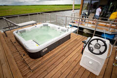 Twin Vee M-Cabin Houseboat - picture 4