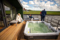 Twin Vee M-Cabin Houseboat - picture 5