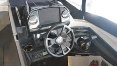 Quicksilver Activ 555 Cabin mit 80 PS Lagerboot - picture 9