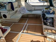 Sea Ray 400 Express Cruiser - picture 9