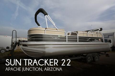 Sun Tracker Party Barge 22dlx