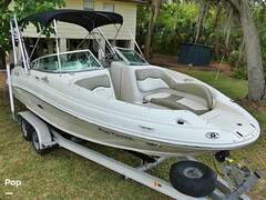 Sea Ray 220 Sundeck - picture 5