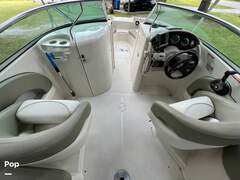 Sea Ray 220 Sundeck - picture 9