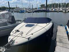 Sea Ray 220 Overnighter - picture 1