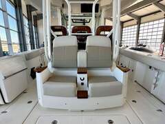 Boston Whaler Outrage 360 - picture 4